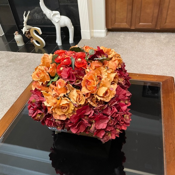 Floral Arrangement. - Picture 4 of 9